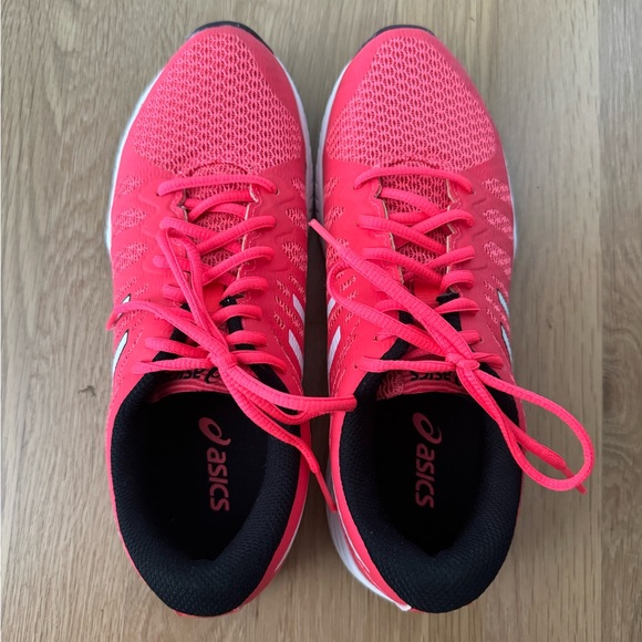 ASICS Size 7.5 sneakers, worn once. - Picture 2 of 6